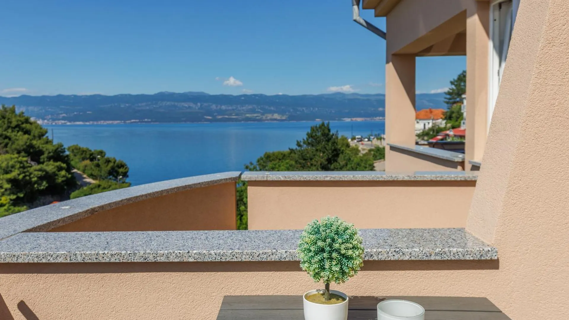 Beachfront Apartment Betty - Happy Rentals Vrbnik Croatia