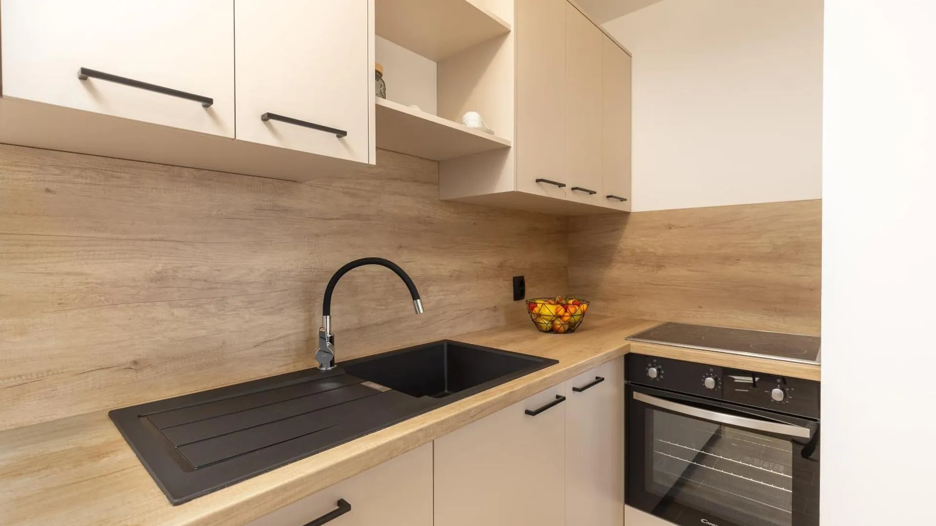Beachfront Apartment Betty - Happy Rentals Vrbnik 0*,