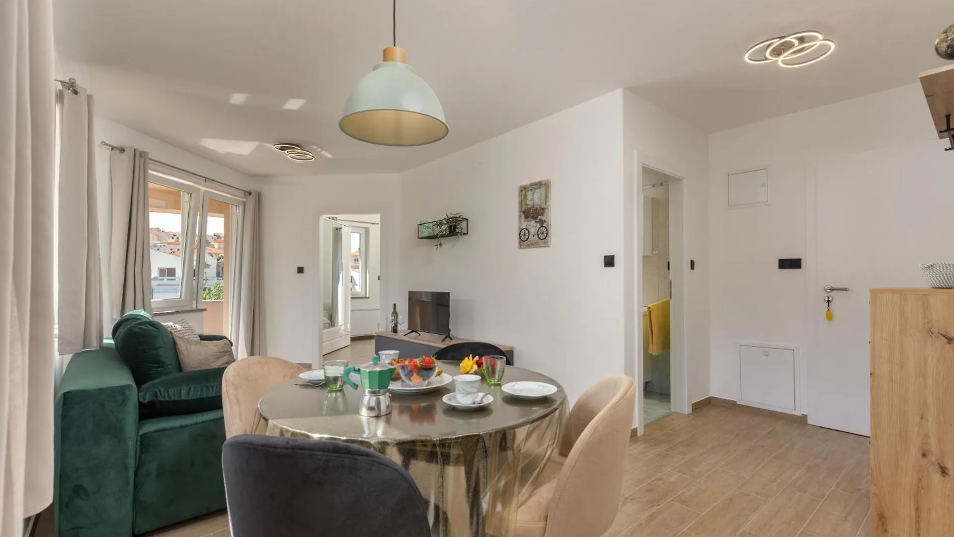 Beachfront Apartment Betty - Happy Rentals Vrbnik Croatia