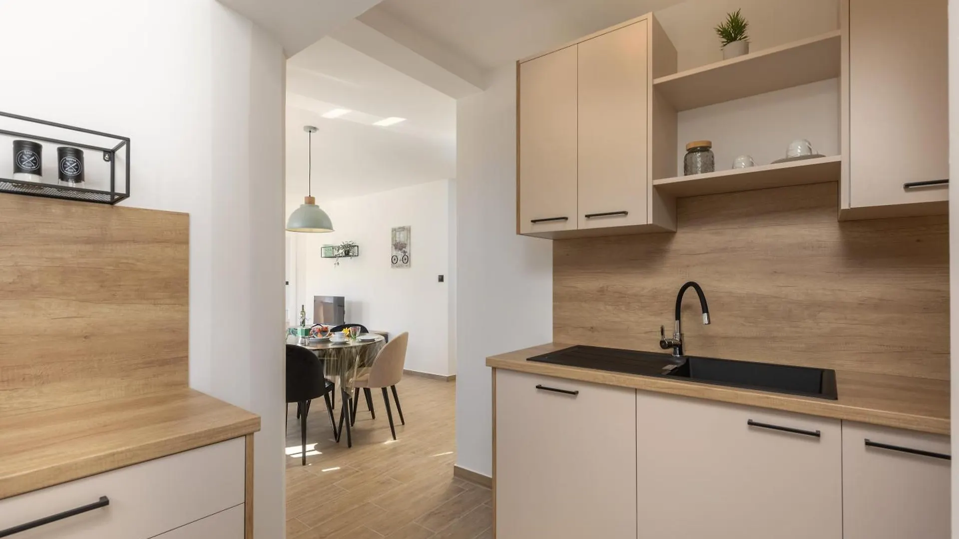 Beachfront Apartment Betty - Happy Rentals Vrbnik