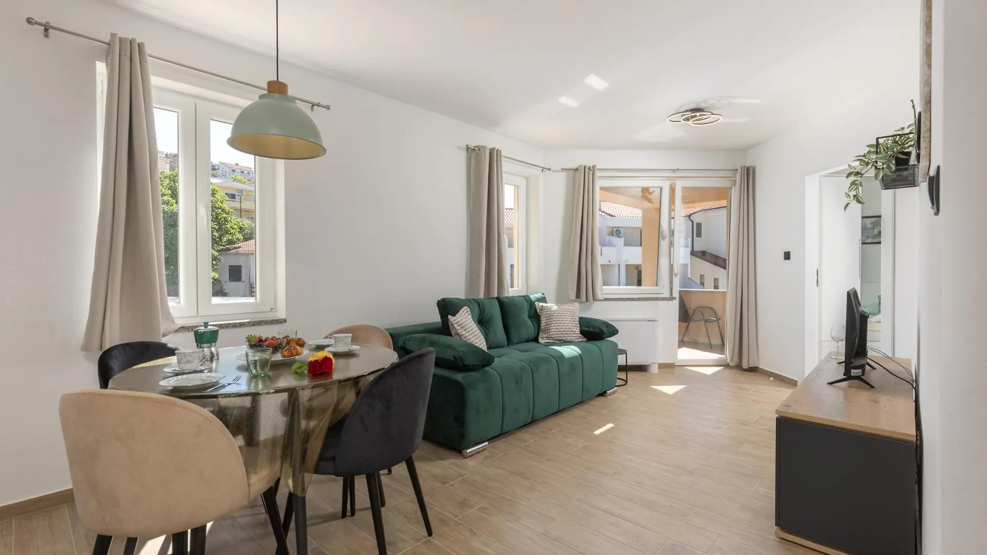 Beachfront Apartment Betty - Happy Rentals Vrbnik