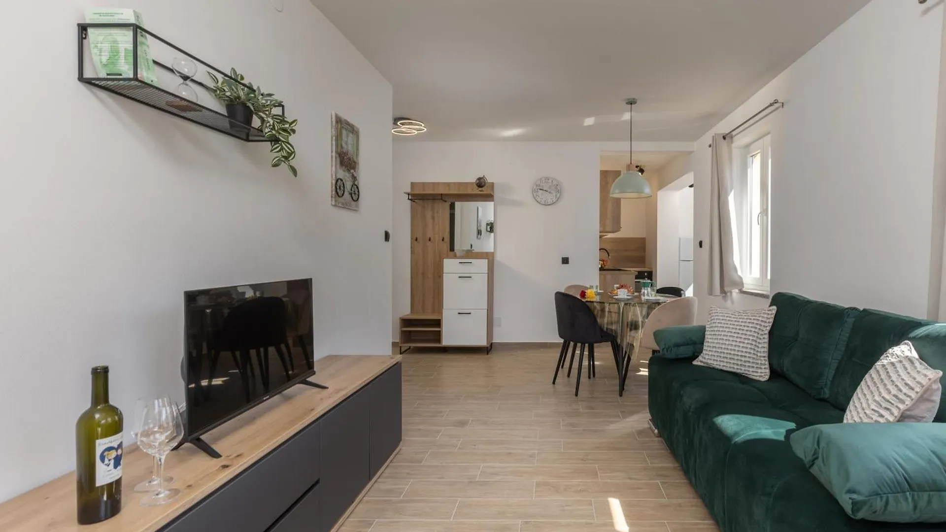 Beachfront Apartment Betty - Happy Rentals Vrbnik
