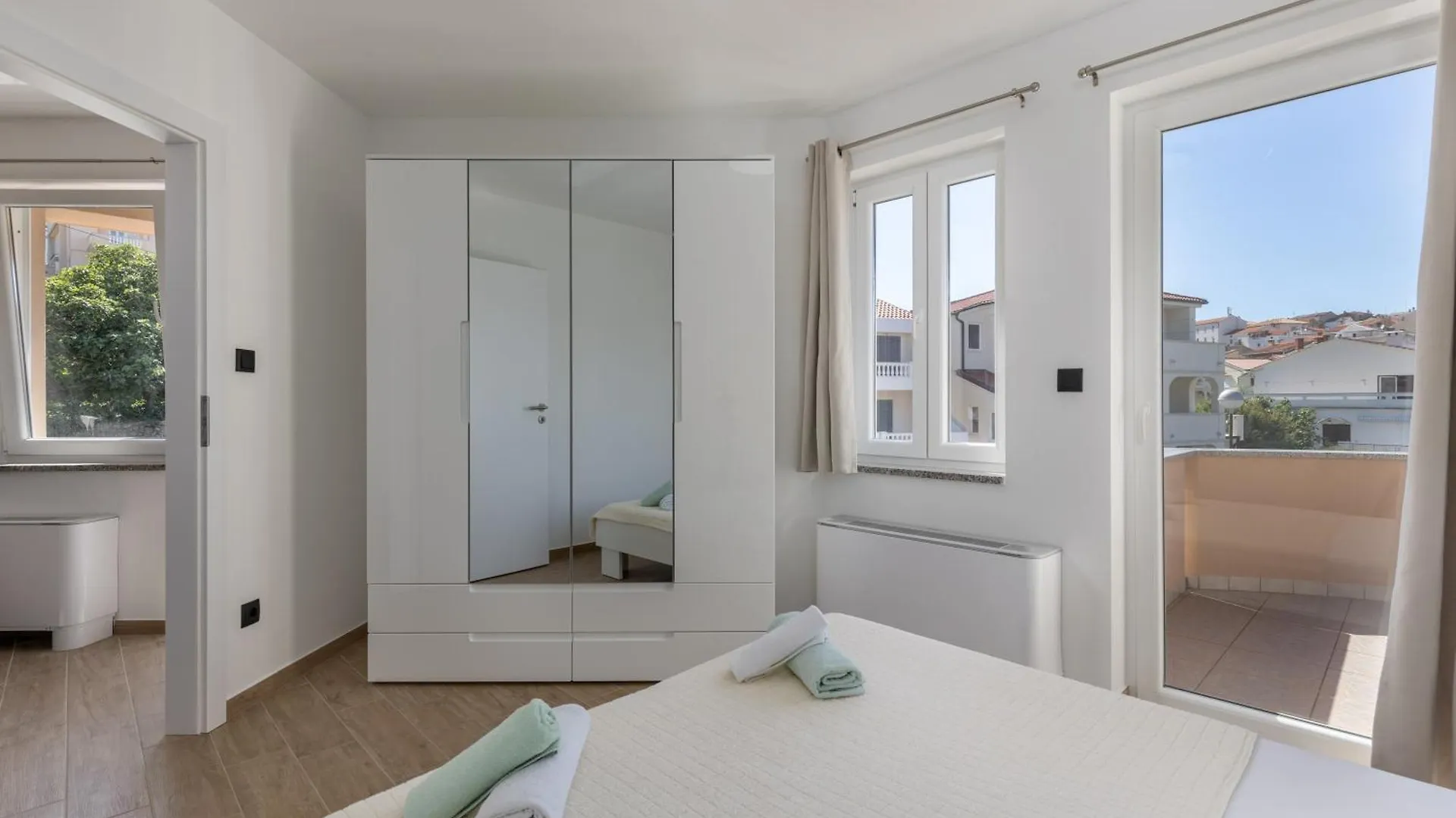 Beachfront Apartment Betty - Happy Rentals Vrbnik 0*,  Croatia