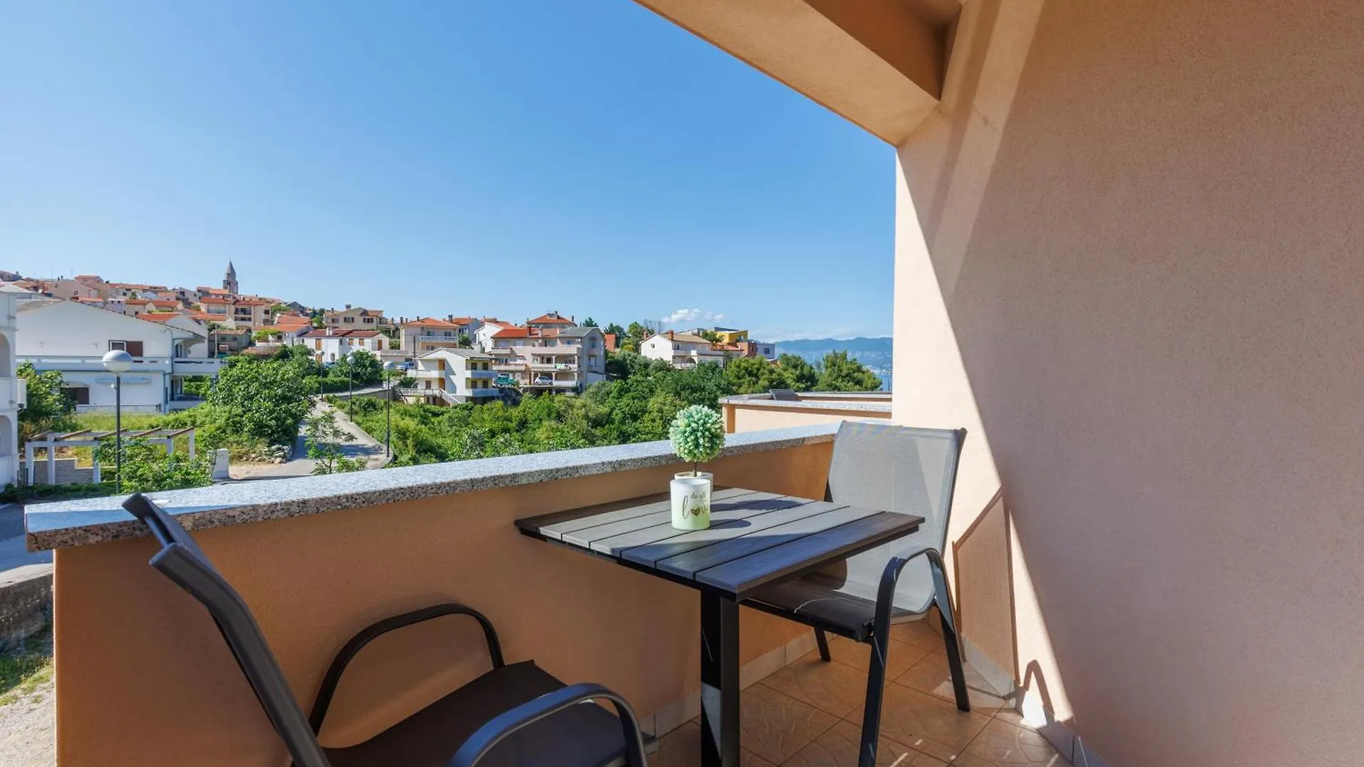 Beachfront Apartment Betty - Happy Rentals Vrbnik