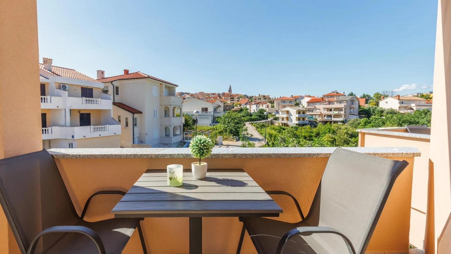 Beachfront Apartment Betty - Happy Rentals Vrbnik