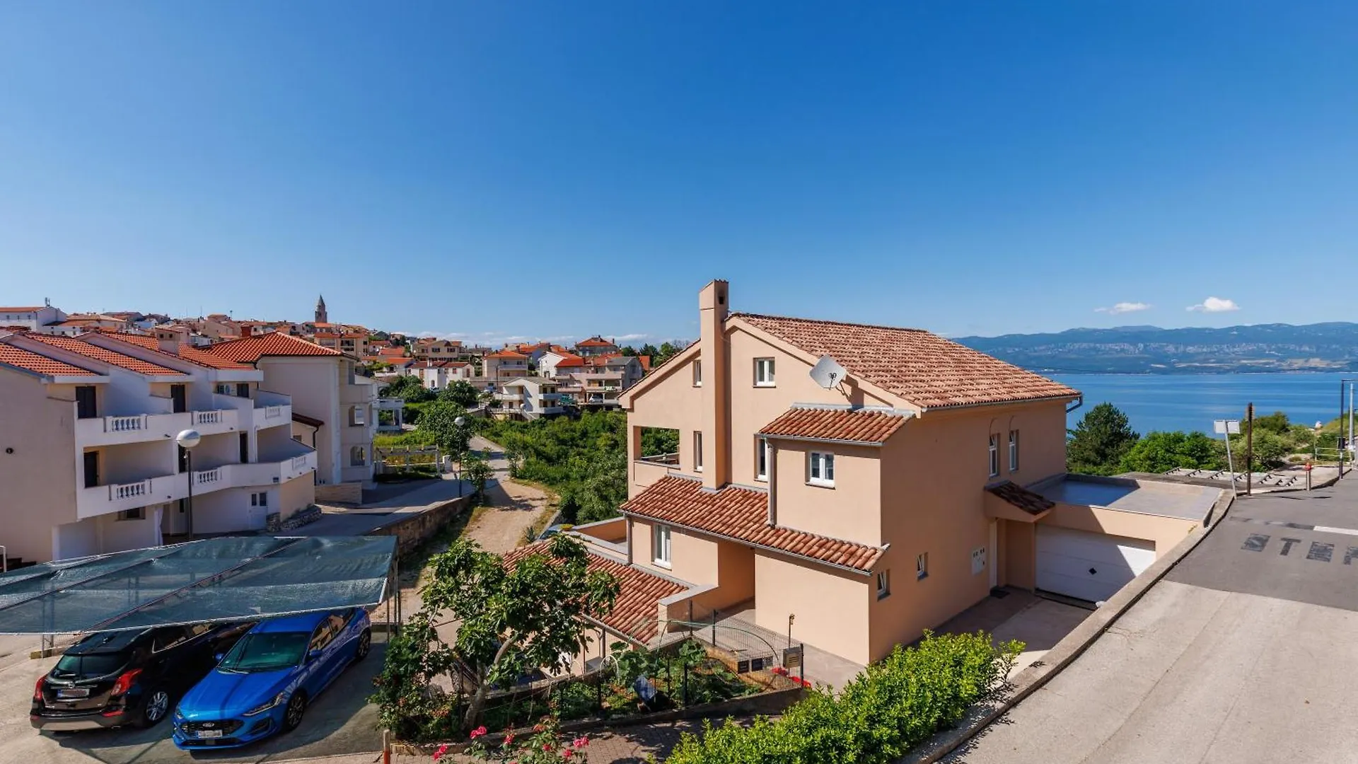 Beachfront Apartment Betty - Happy Rentals Vrbnik